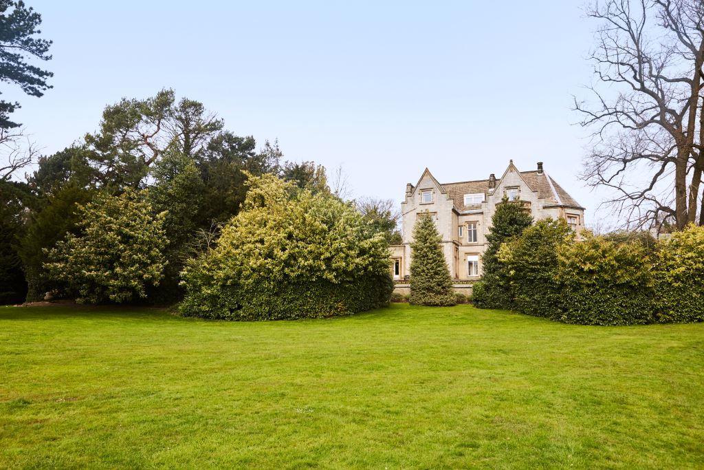 Gardens and hotel at Mercure Sheffield Kenwood Hall Hotel